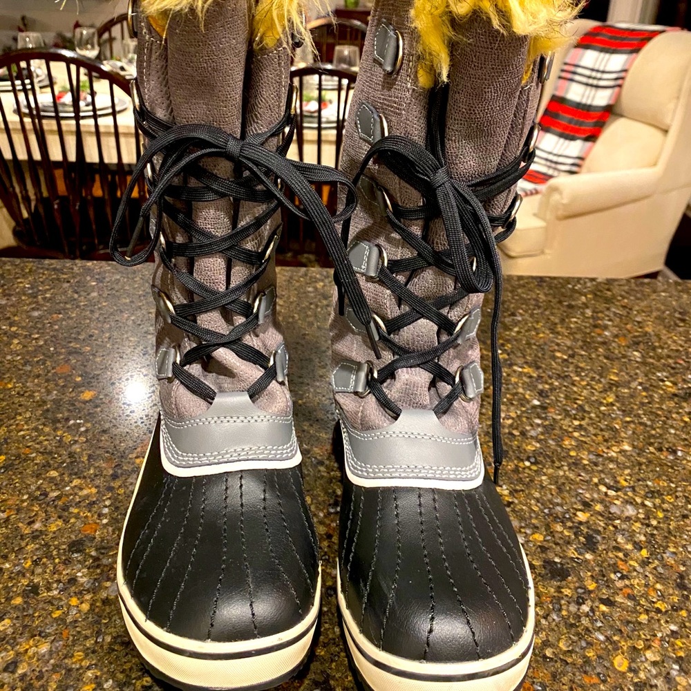 SOREL *Joan of Artic* NWOT *Size 10*
